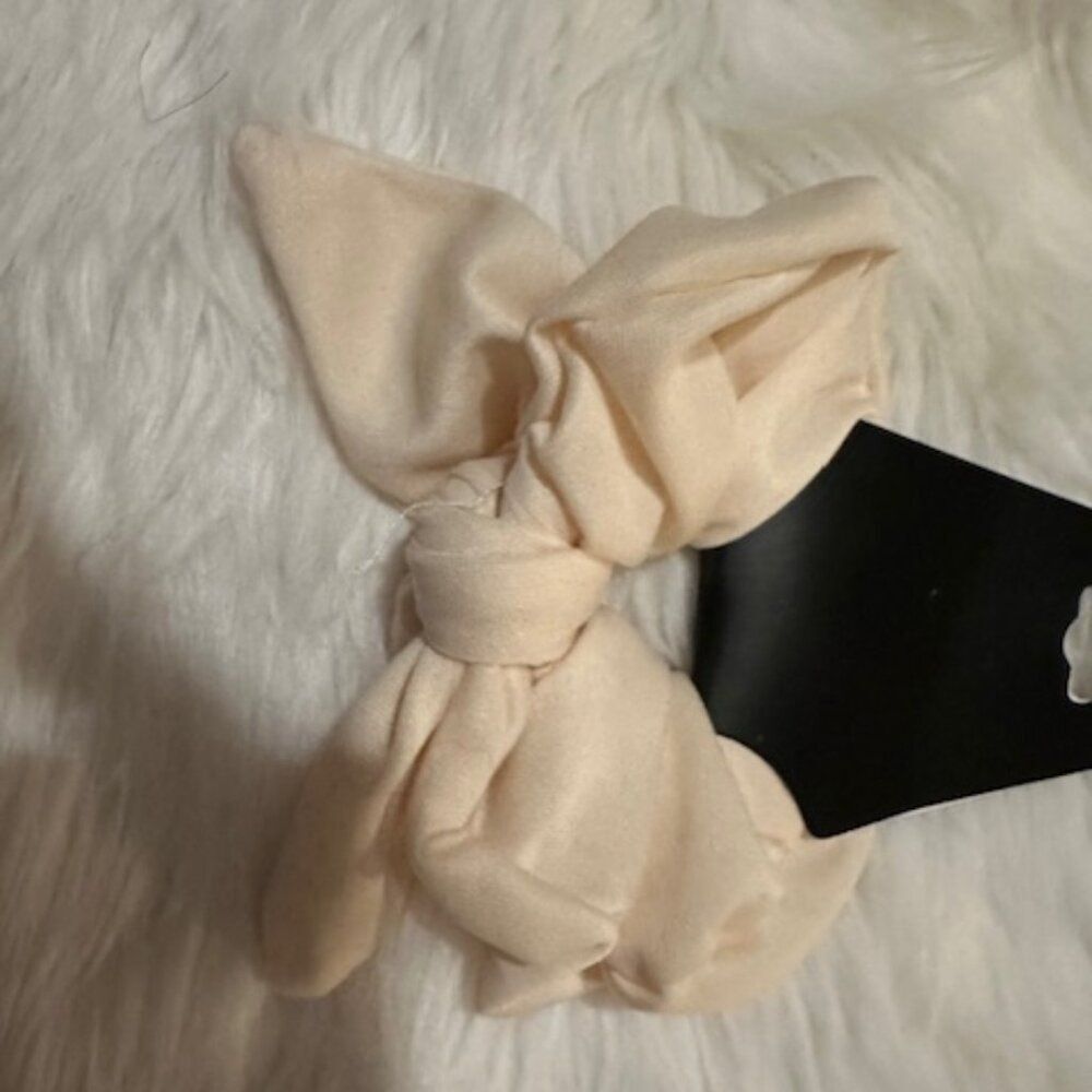 Cream Bow Scrunchie  7937 - KIDS  Handcrafted NWT Boutique